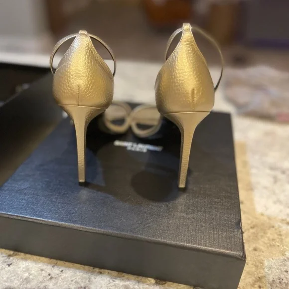 Saint Laurent Jane new with tag size 35,5 Gold